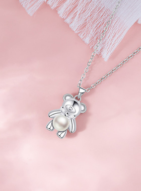 原创巴拉乐园系列小熊项链高级感饰品女款小众仿珍珠不锈钢锁骨链