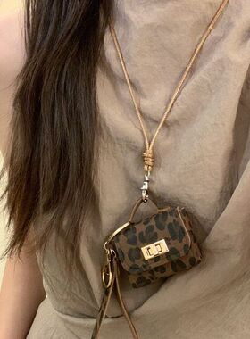 豹纹设计感皮革项链复古美拉德