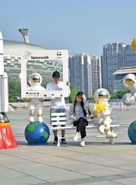 宇航员玻璃钢雕塑科技馆太空人主题学校商场户外美陈发光大型摆件