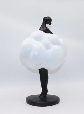 北欧创意云朵女孩人物雕塑树脂摆件客厅酒柜玄关样板间家居装饰品