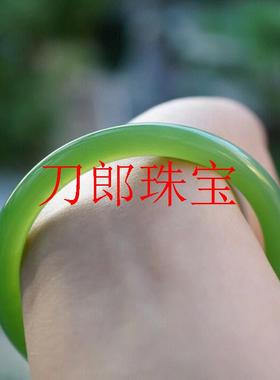 精选新疆老坑料和田玉色冰阳绿圆条手镯碧玉镯子果绿色美人条送礼