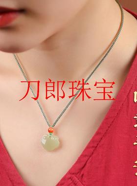 和田玉青玉吊坠糯种晴水玉石玉坠