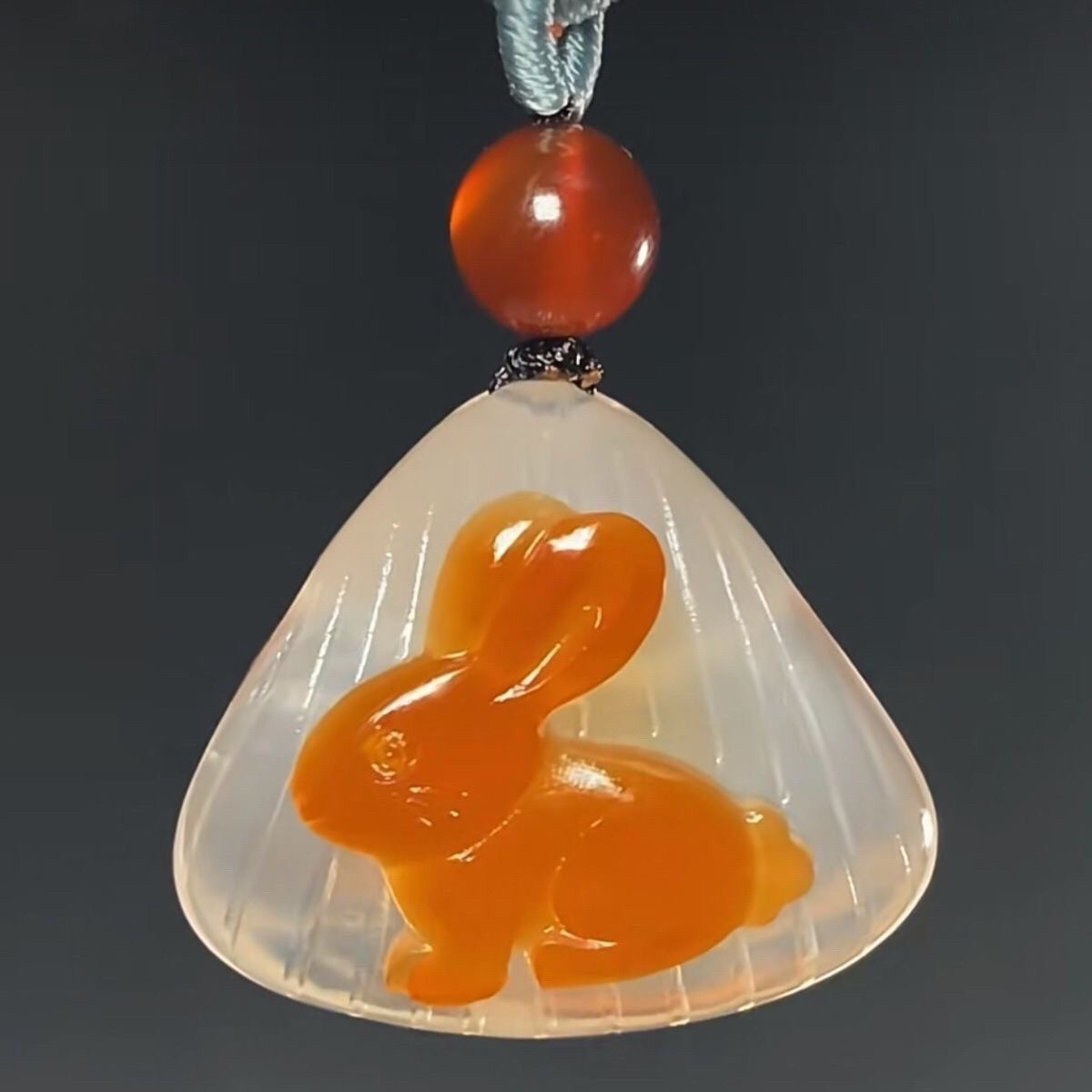 中国工艺天然玛瑙掌上明珠贝壳吊坠生肖猪挂件俏色贝壳吊坠送儿子 - 图2