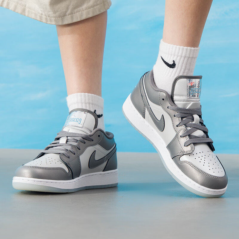 Nike耐克童鞋2025冬季新款AIR JORDAN 1 LOW SE (GS)篮球鞋HV4398,淘宝优惠券,粉丝福利购,淘宝优惠卷