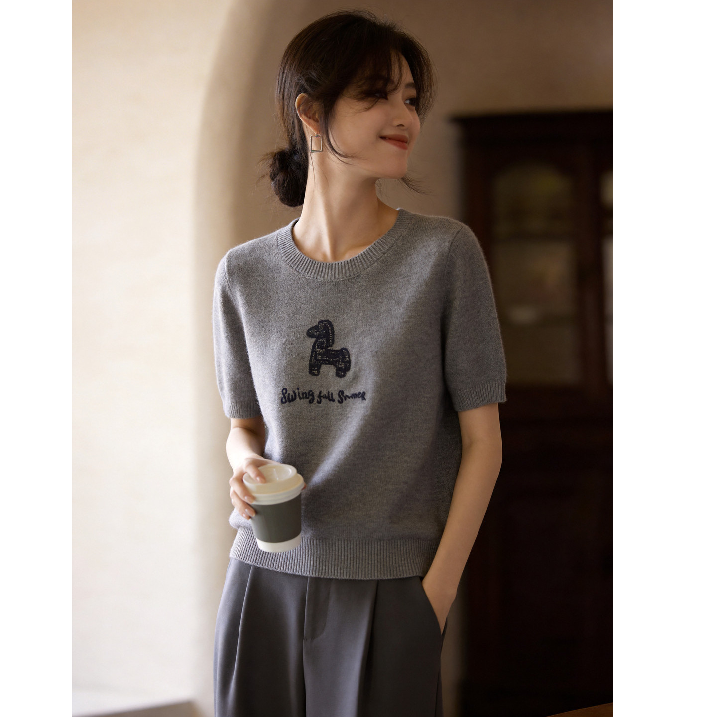 百家好莱赛尔亚麻刺绣小马设计针织衫女夏季新款减龄宽松显瘦上衣