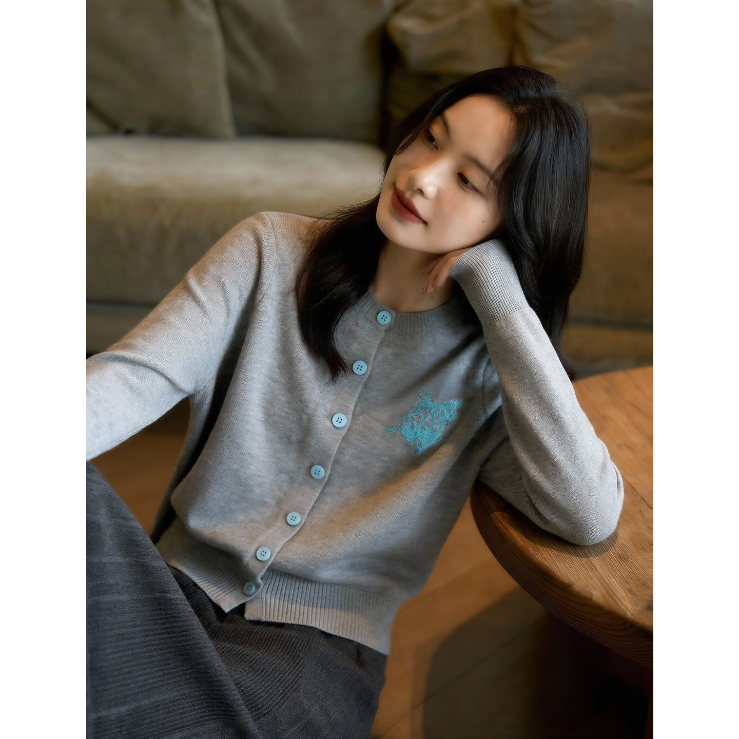 百家好撞色纽扣刺绣绵羊毛针织开衫春季新款女士减龄百搭休闲毛衣,淘宝优惠券,粉丝福利购,淘宝优惠卷