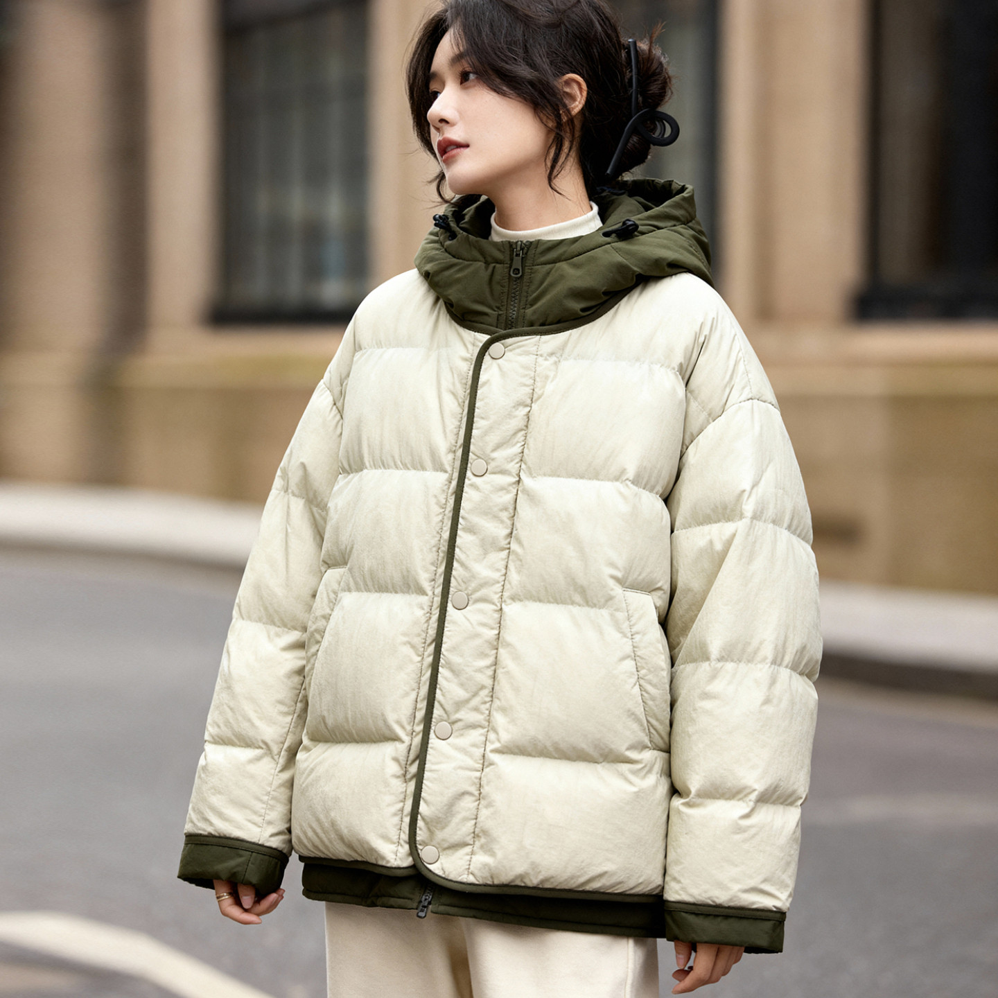 Basic House/百家好连帽撞色鸭绒羽绒服女款冬季保暖百搭短款外套 - 图1