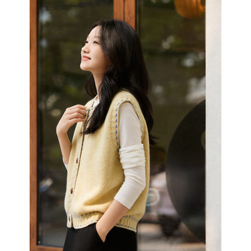 百家好休闲针织马甲春季新款撞色包边外搭小坎肩纽扣毛衣背心马夹 - 图0