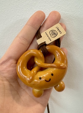 手工碱水面包汽车后视镜挂件香薰创意个性生日礼物包挂碱水结仔仔