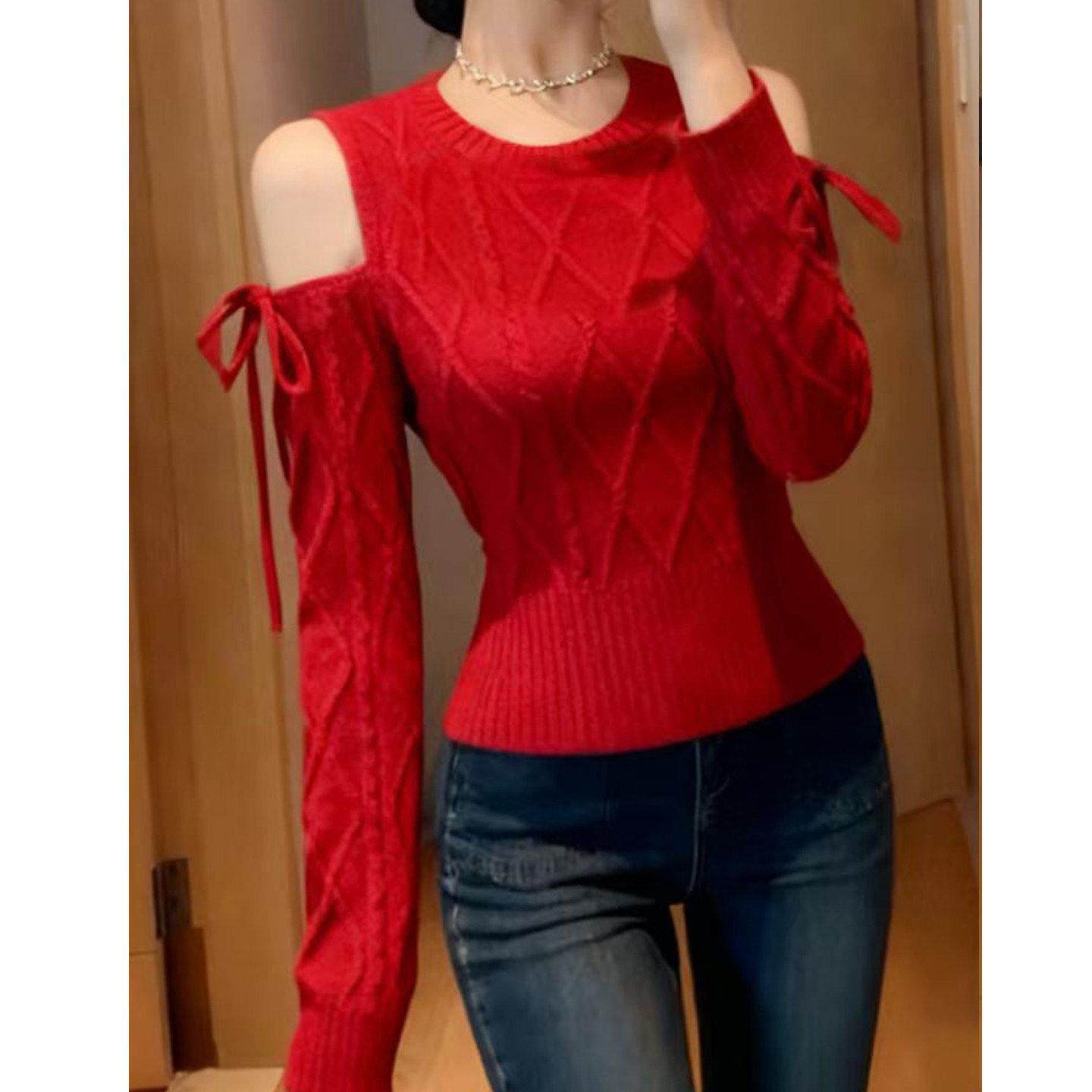 法式优雅绝美红色圆领露肩长袖毛衣针织衫女秋冬款设计感轻奢上衣,淘宝优惠券,粉丝福利购,淘宝优惠卷