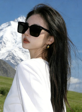 美式墨镜女，飒爽随性解锁多风格