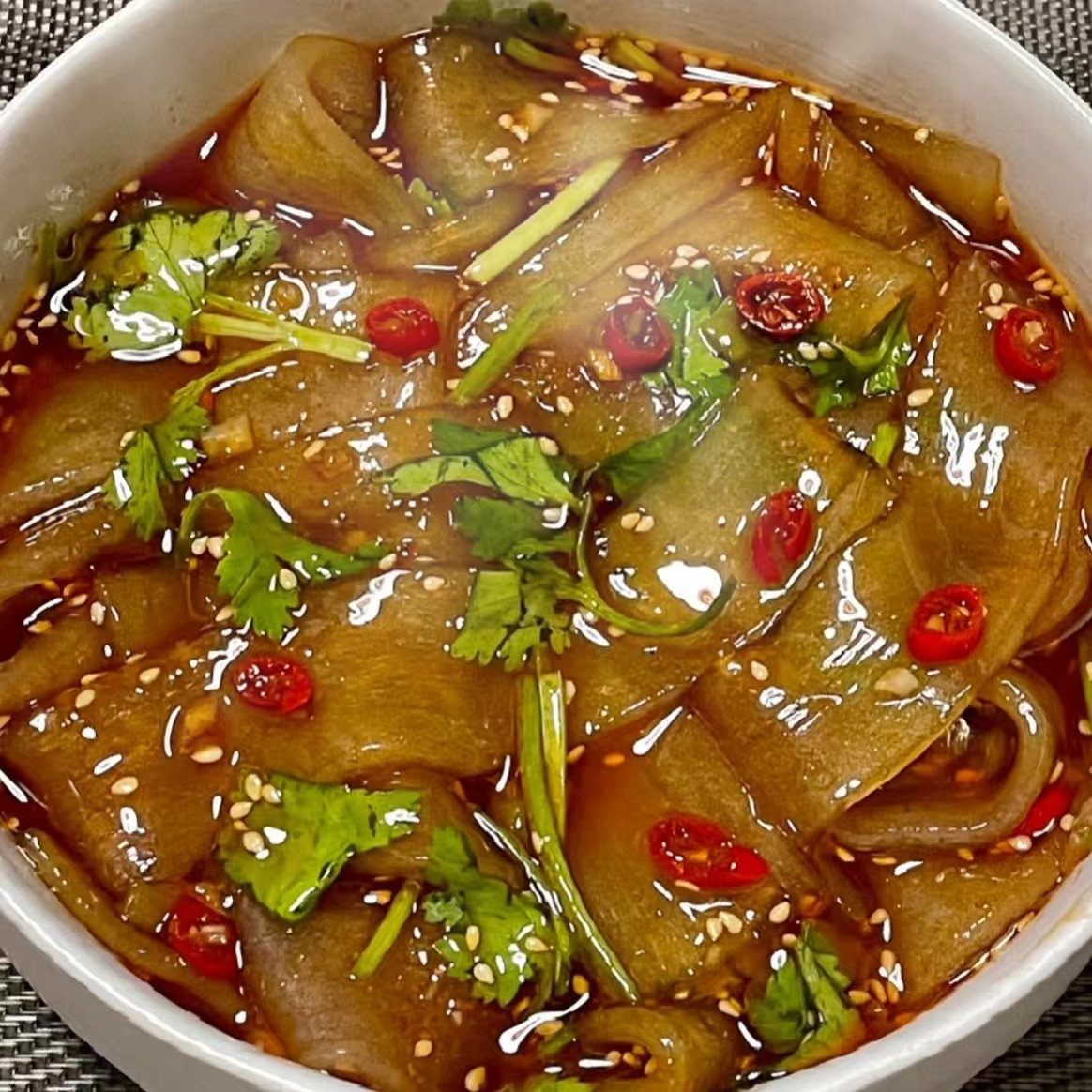 酸辣粉桶装正宗红薯粉整箱批发方便速食夜宵冲泡酸辣粉官方旗舰店,淘宝优惠券,粉丝福利购,淘宝优惠卷