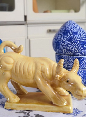 正北偏北卫生间厨房陶瓷黄牛摆件