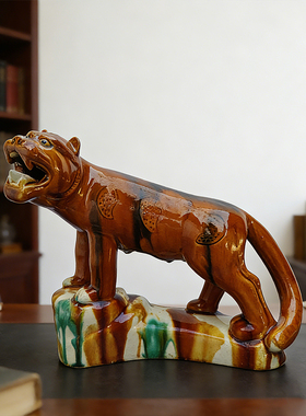 手工陶瓷老虎桌面摆件客厅办公