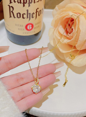 学生甜美小熊项链女生高级感超闪吊坠轻奢小众颈链时尚百搭锁骨链