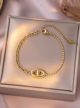 欧美ins风时尚镂空拼接猪鼻子钛钢手链女简约复古高级感新款手饰