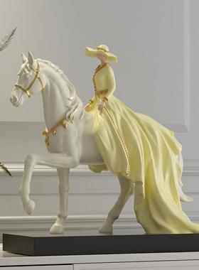 高端轻奢骑马人物艺术摆件创意雕塑办公室桌书房客厅电视柜装饰品
