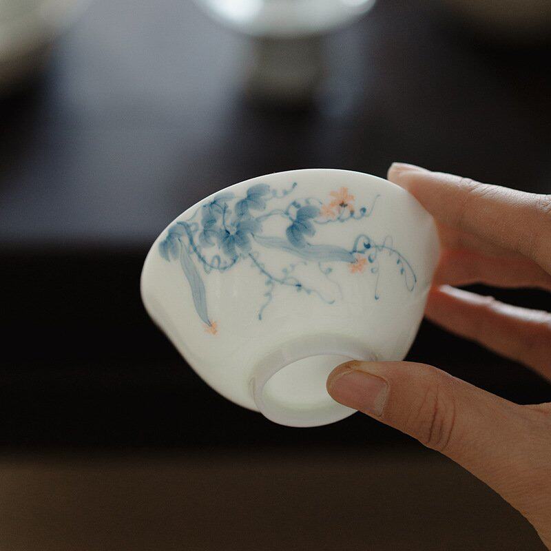 White porcelain handmade master cup with underglaze color and hand-painted blue and white tea cup for household Japanese tea cup and Kung Fu tea set