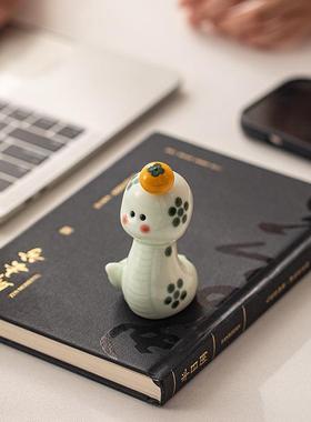 大吉大利小花蛇陶瓷摆件可爱生肖吉祥物治愈系桌面小物件蛇年礼品