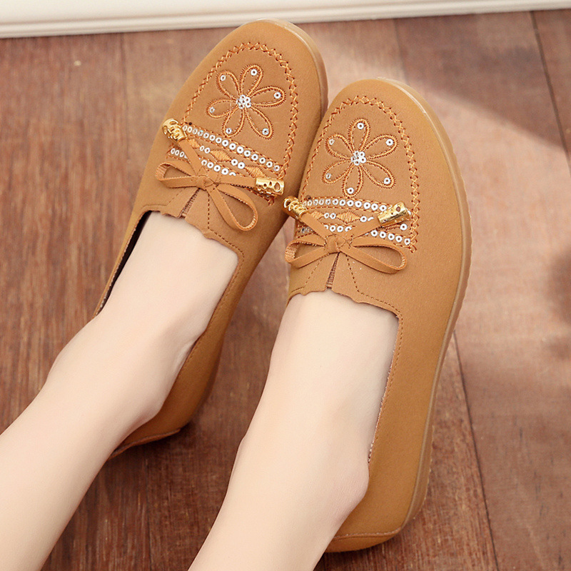 牛筋底妈妈鞋秋季新款中老年一脚蹬老北京布鞋女鞋平底绣花经典鞋 - 图0