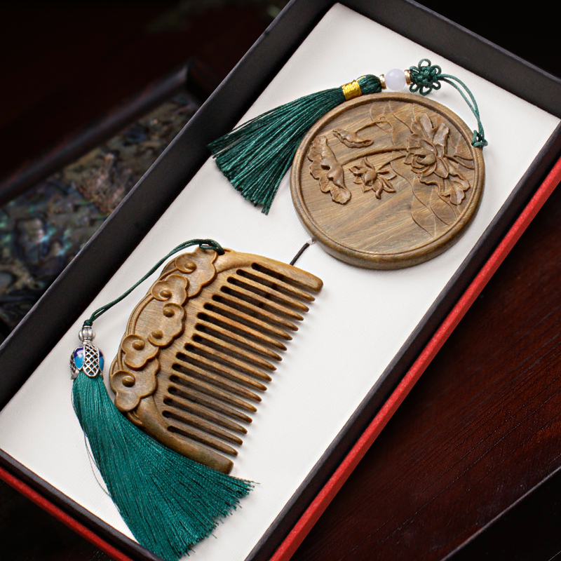 小李子天然绿檀木梳女宝宝迷你雕花梳子定制刻字随身便携小梳子 - 图0