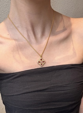 新中式鸽血红锆石镂空雕花四叶草项链女轻奢小众编绳毛衣链锁骨链