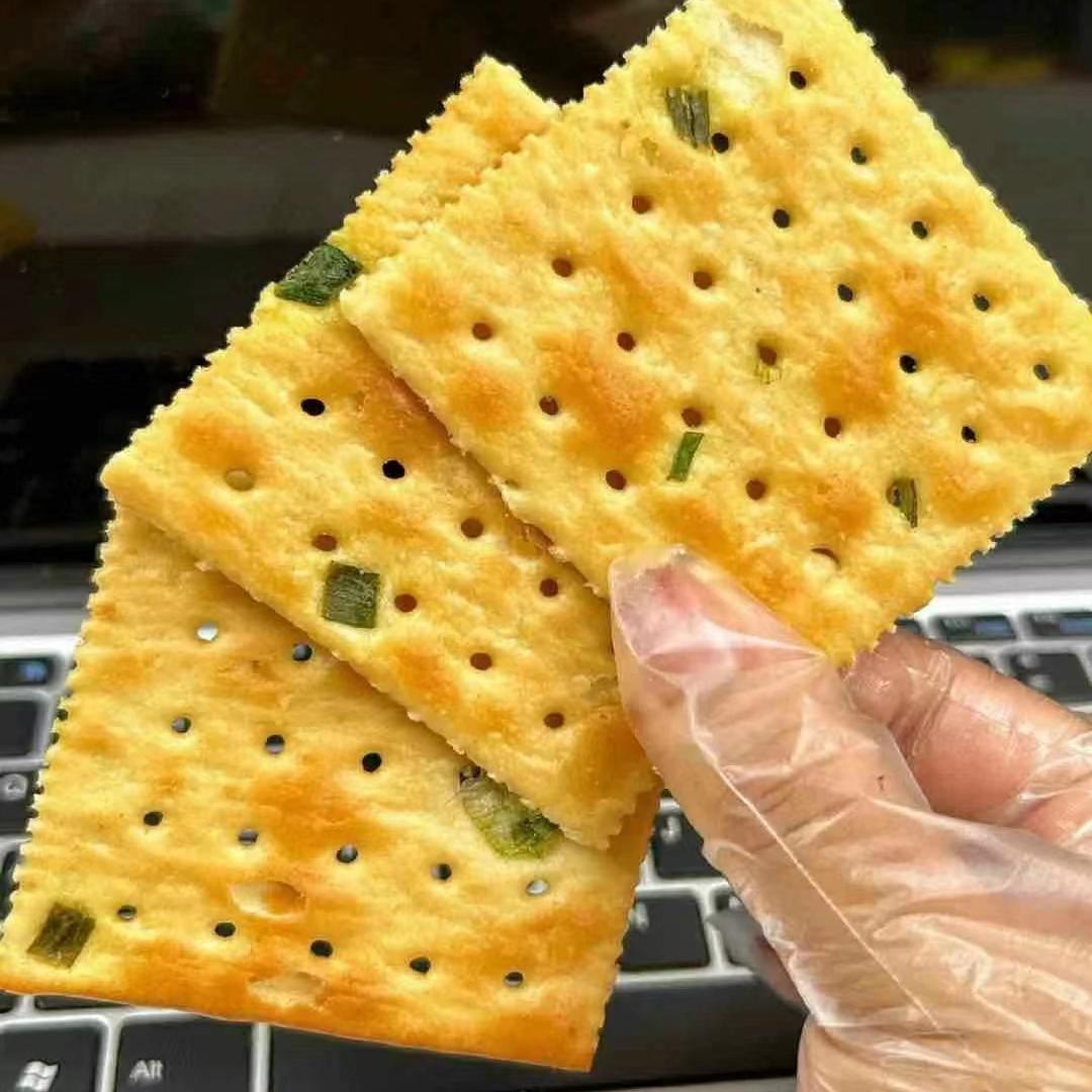 香葱苏打饼干整箱葱香咸味梳打小饼干休闲零食吃货休闲小吃批发