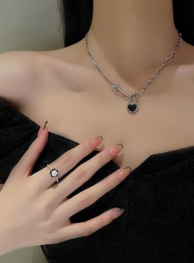 巴洛克拼接黑色爱心钛钢项链女