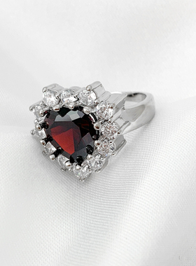 法式复古宫廷风红色爱心戒指