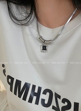 黑色锆石吊坠项链女款2024新款爆款锁骨链小众设计U感高级颈链配