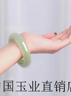 新疆和田玉色手镯女款晴水冰种青白玉镯子湖水绿圆条翡翠玉髓镯