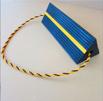 Portable rubber triangular wood stop dever wheel stopper wheel stopper wheels stop dewedge parking wedge solid