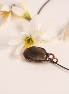 缥缈危楼紫翠间,良辰乐事古难全。原石手工打磨复古独特项链项圈