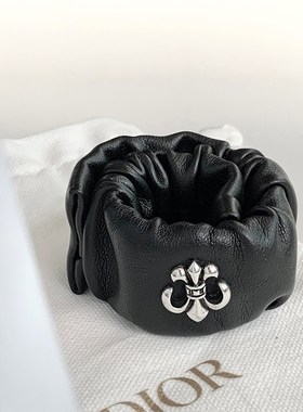 十字架皮革手环哥特风酷女孩宽版A手镯个性独特啪啪圈手饰2024年