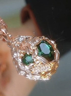 日韩绿色水晶吊坠k项链女2024新款小众高级感锁骨链长款毛衣链配