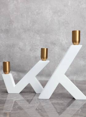 爆款新中式创意金属白色人字烛台样板房书房家居客厅玄关工艺品摆