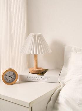 采购网红褶皱灯照片道具小物件斯堪的纳维亚家具装饰品覆古台灯B&