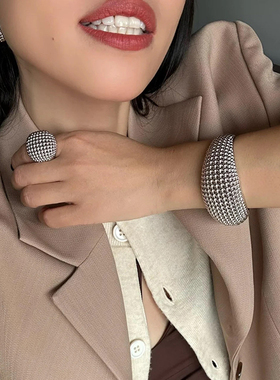 张悦儿同款银色镂空耳环女