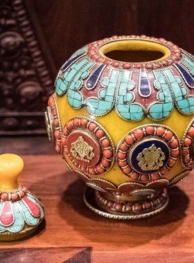 藏式蜜蜡米盒尼泊尔手工铜u镶嵌彩石八吉祥宝瓶空瓶米罐装饰摆件