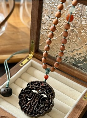 极速沉香同心锁项链搭配老山檀z南红平安扣和田玉菱镁矿沉香小福