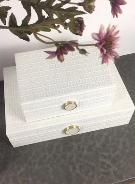 现代极简约样板房家居卧室衣帽间收纳盒首饰盒白色皮质储物盒摆件