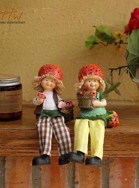 美式花园隔板阳台饭厅摆台草莓吊脚情侣娃娃礼物树脂家居装饰摆件