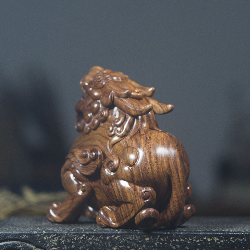 海南黄花梨飞天貔貅摆件老油梨湘工手工雕刻男士盘玩吉祥摆件收藏