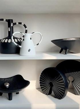 现代简约风书柜软装饰品家用酒柜黑色系艺术抽象摆件组合