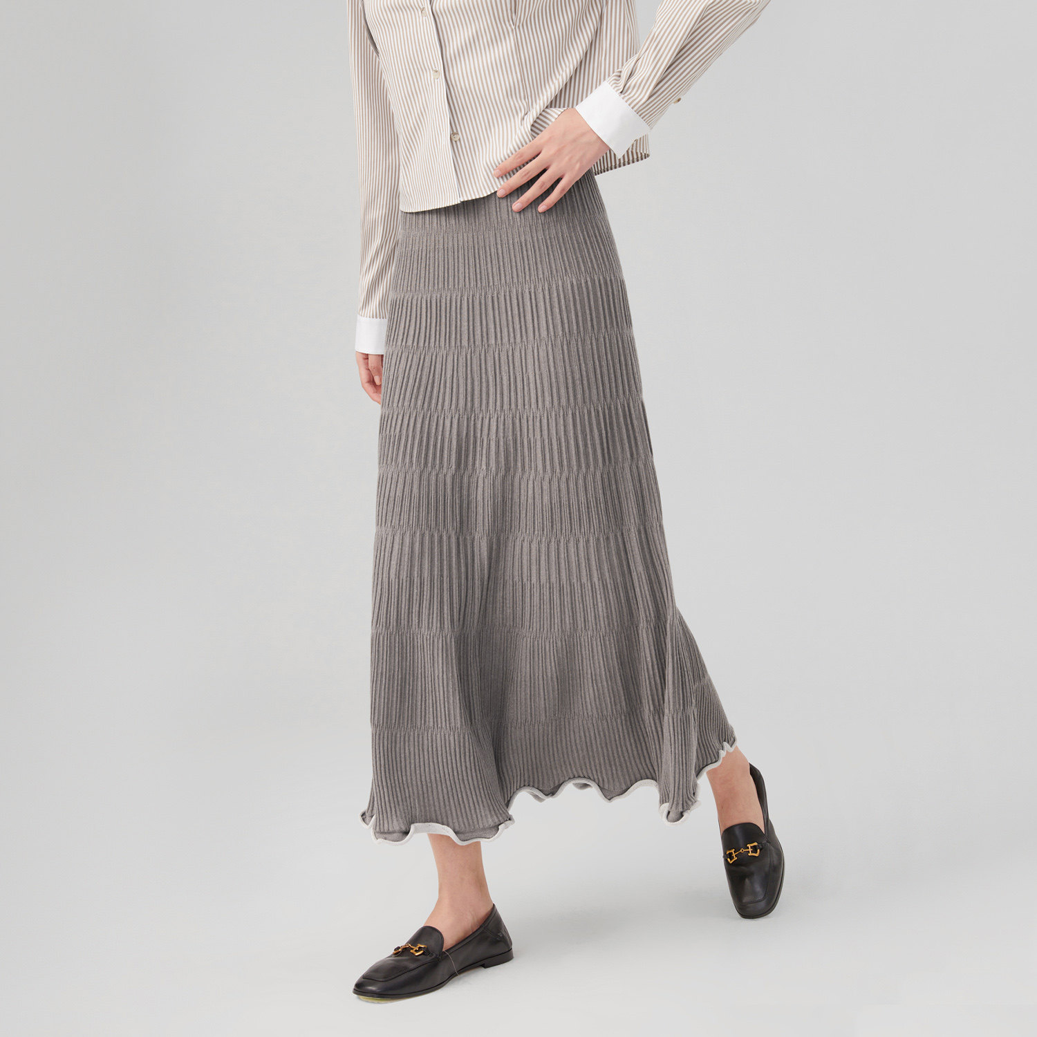 OVVOVV2023秋冬新款女装丝羊毛竖条纹肌理自然卷边针织半裙