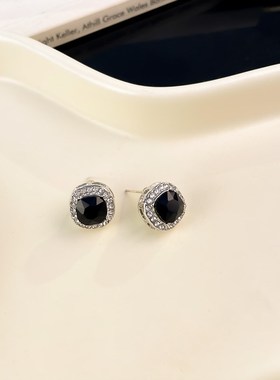 高级感黑色耳钉j复古赫本风耳环项链套装镶钻小方块小众轻奢锁骨