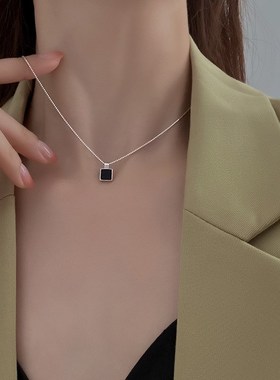 轻奢小众黑色项链2022年新款女设计感锁骨链气质网红高级感配饰