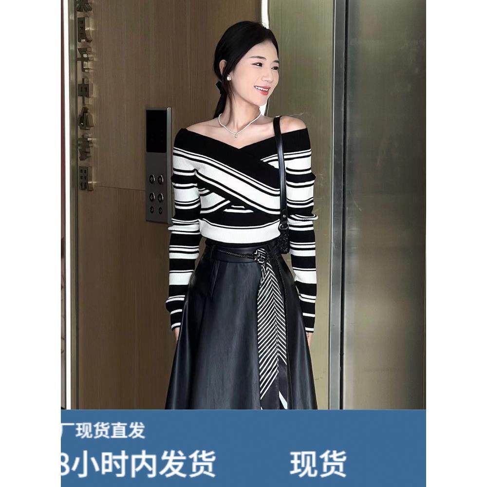 覆古交叉V领条纹针织衫女秋冬修身显瘦小众设计感露肩打底衫上衣,淘宝优惠券,粉丝福利购,淘宝优惠卷