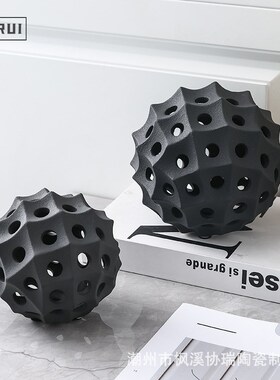 北欧现代家居样板房软装装饰品创意G几何球体镂空陶瓷黑白摆件