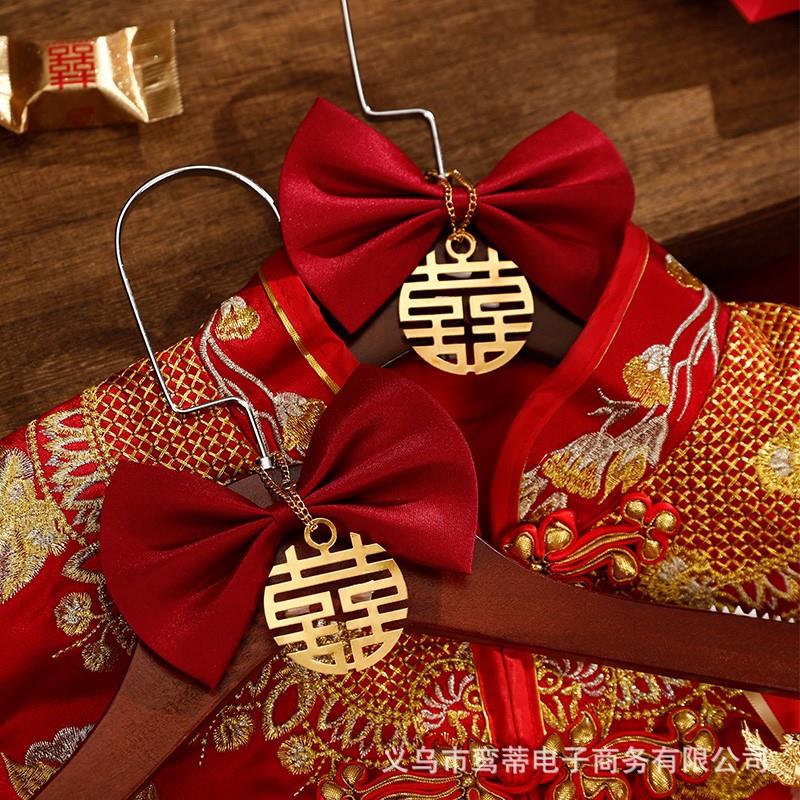 结婚礼喜字衣架一对挂婚纱礼服中式喜字衣架新娘新郎秀禾红色衣挂 - 图0